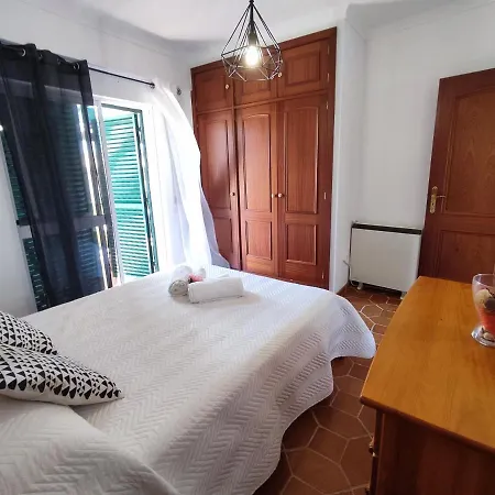 51 Vilamar - Casas & Papeis Porches (Algarve)