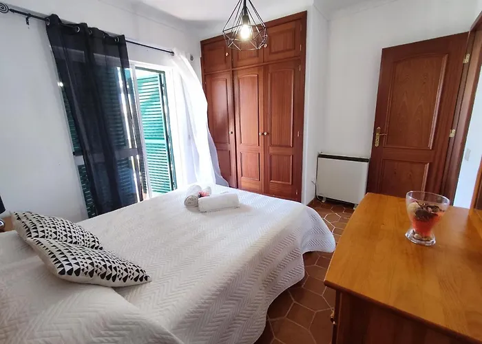 51 Vilamar - Casas & Papeis Porches (Algarve)